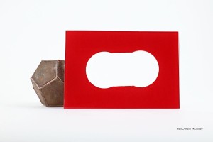 Osłona szklana czerwona w połysku 15x22 podwójna pod kontakt gniazdko